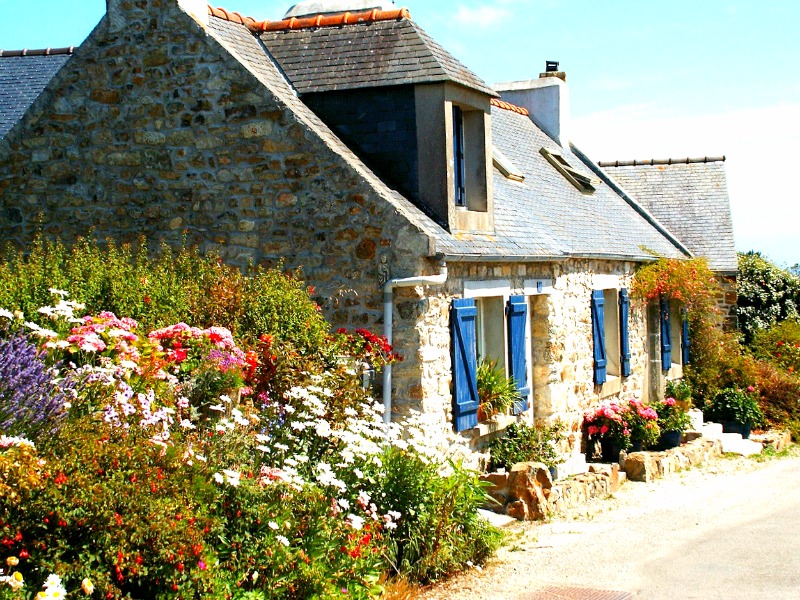 découvrez les magnifiques demeures que vous caches la Bretagne.