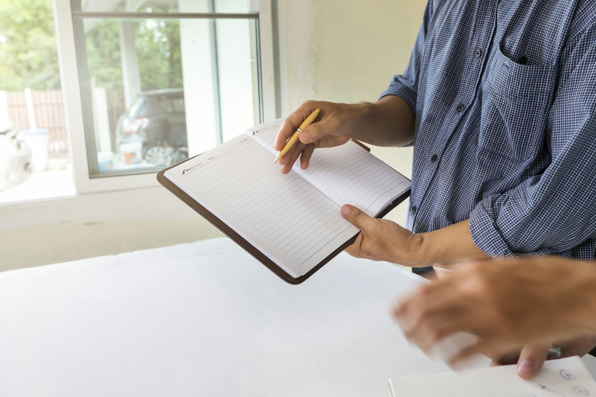 House owner discuss with lawyer about housing law